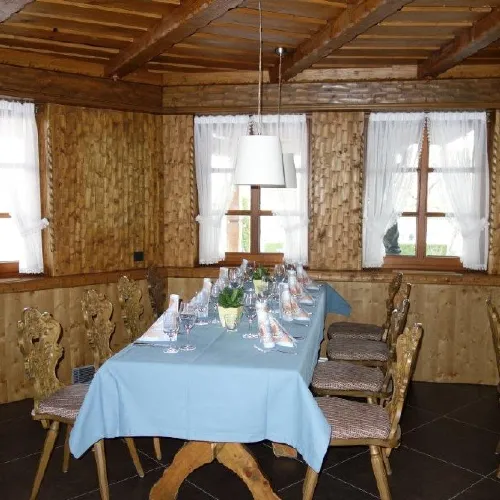 Landhaus Stiegel, gedeckte Tische im Innenbereich